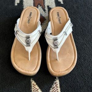 Minnetonka Silverthorne Thong Sandal
